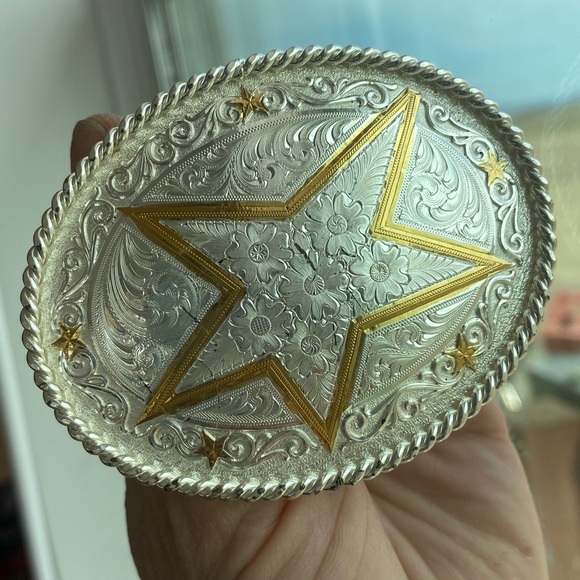 Montana Silversmiths Silver and Gold Star ⭐️ Belt Buckle - Picture 2 of 11
